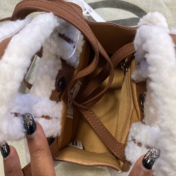 Ugg and Telfar small purse with hand and shoulder strap. - Picture 3 of 3